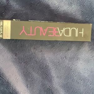 Huda beauty the new in box in the shade peanut butter